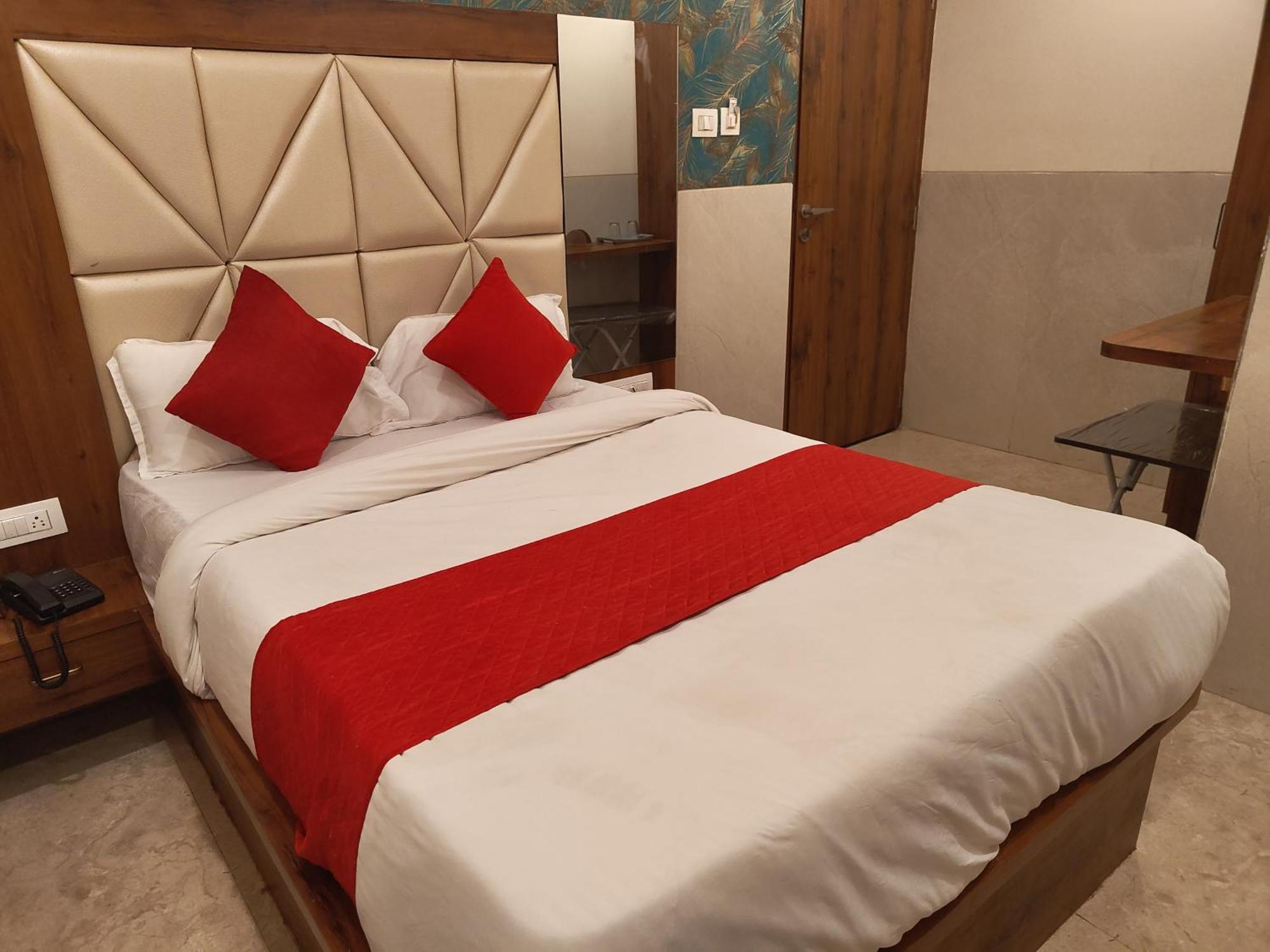Hotel Dream Palace Residency - Near To Us Embassy Bkc מומביי מראה חיצוני תמונה
